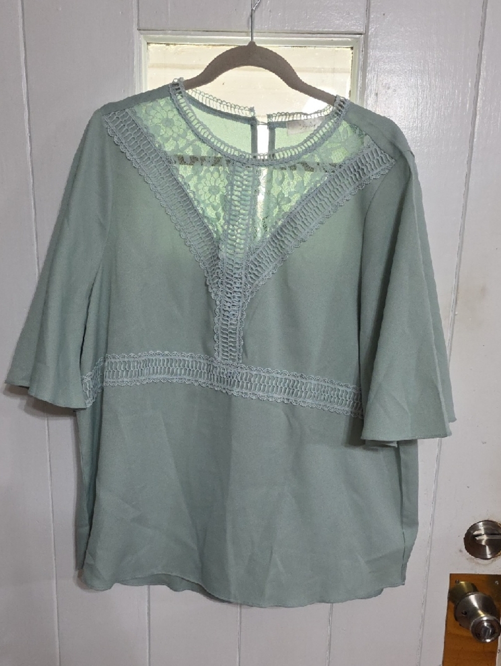 Lily Sky Women's Blouse‎ Light Sage Lacy Bell Sleeves Sz 2XL EUC